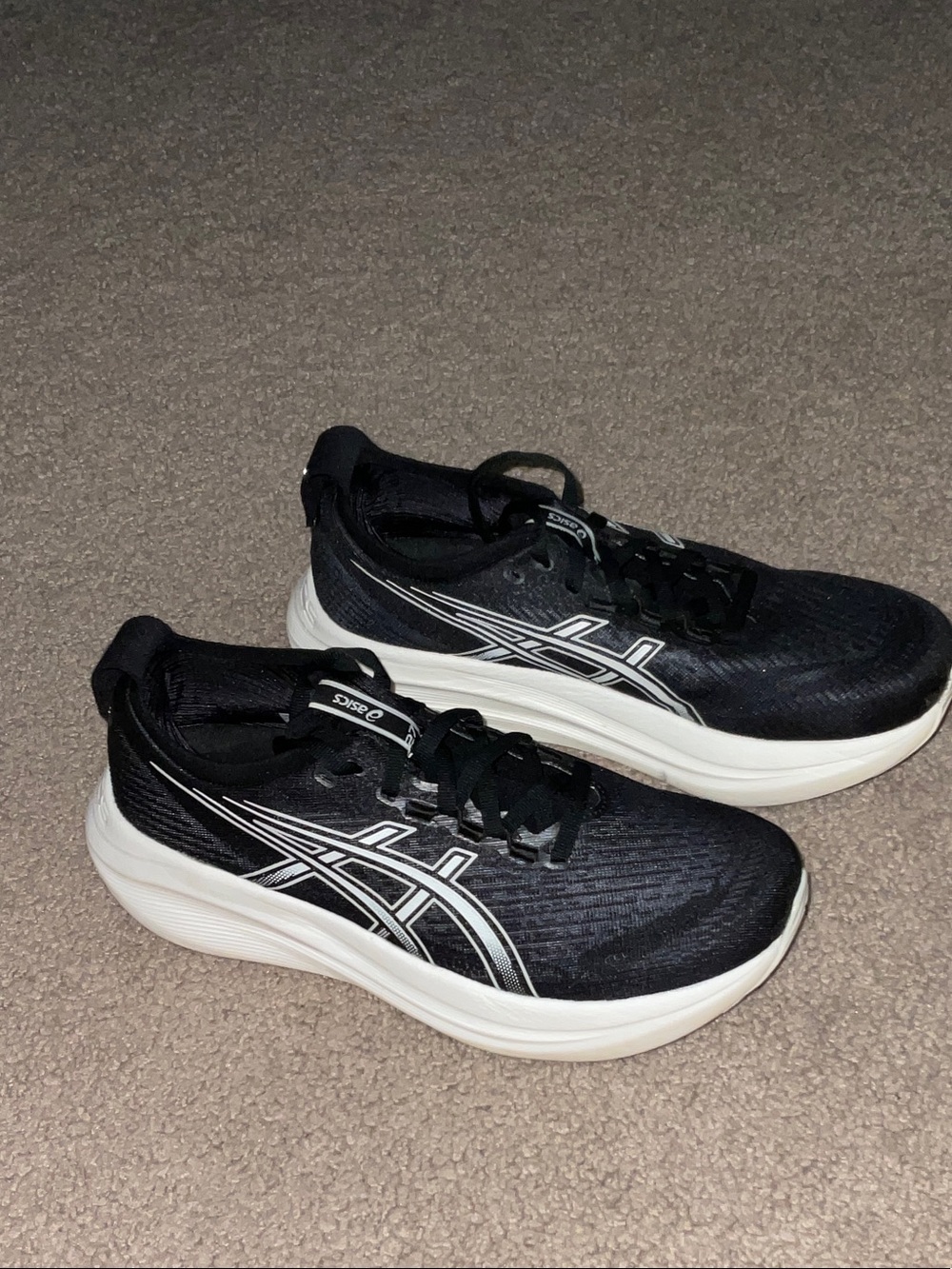 Women’s ASICS Nimbus 27 size 8